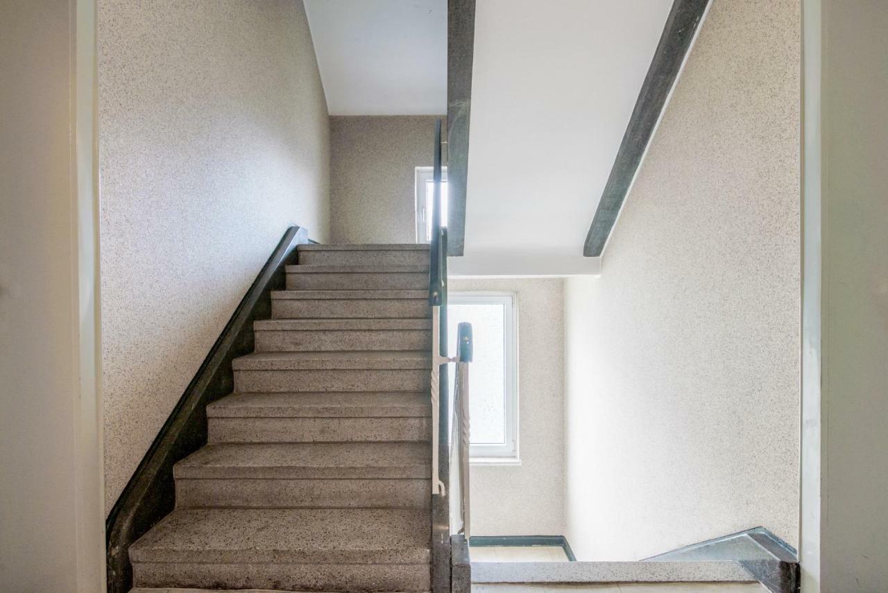 Private Apartment *